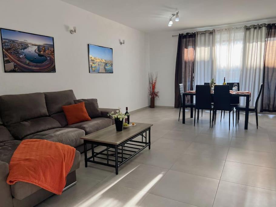 Modern Apartment In Marsaskala Kültér fotó